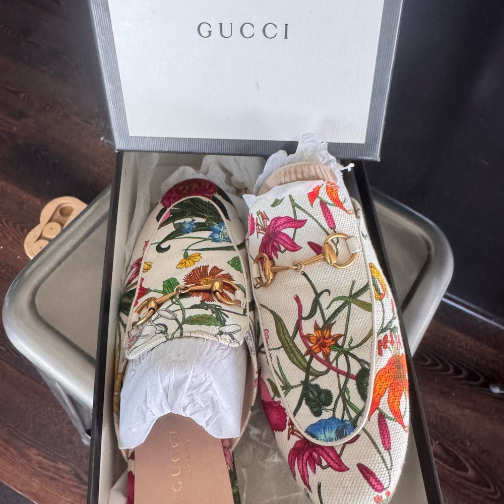 Gucci white floral Princeton mules size 38